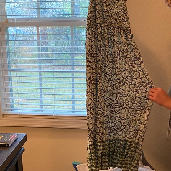 Dress - Picture 3 of 3